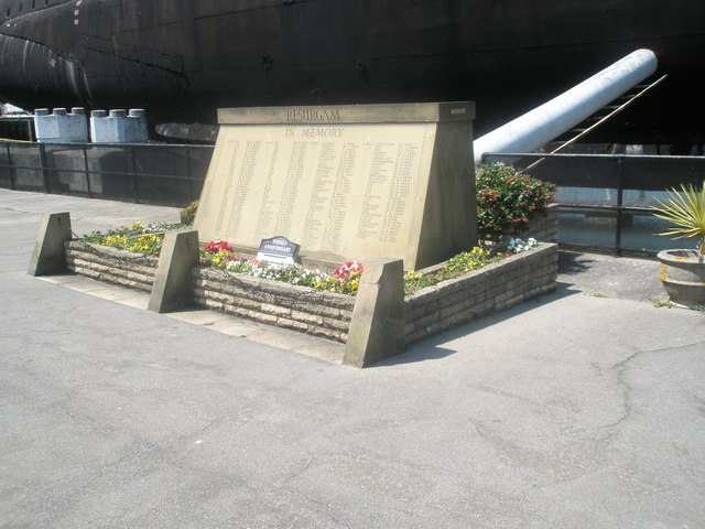 File:War Memorial outside HMS Alliance, Gosport - geograph.org.uk - 1326281.jpg