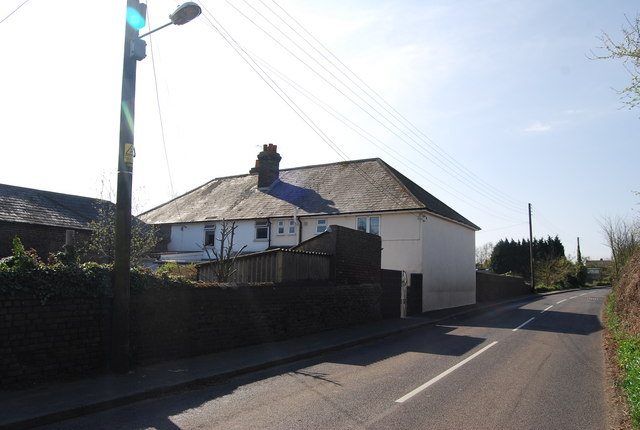 File:White House, Otterham Quay Lane - geograph.org.uk - 1241573.jpg