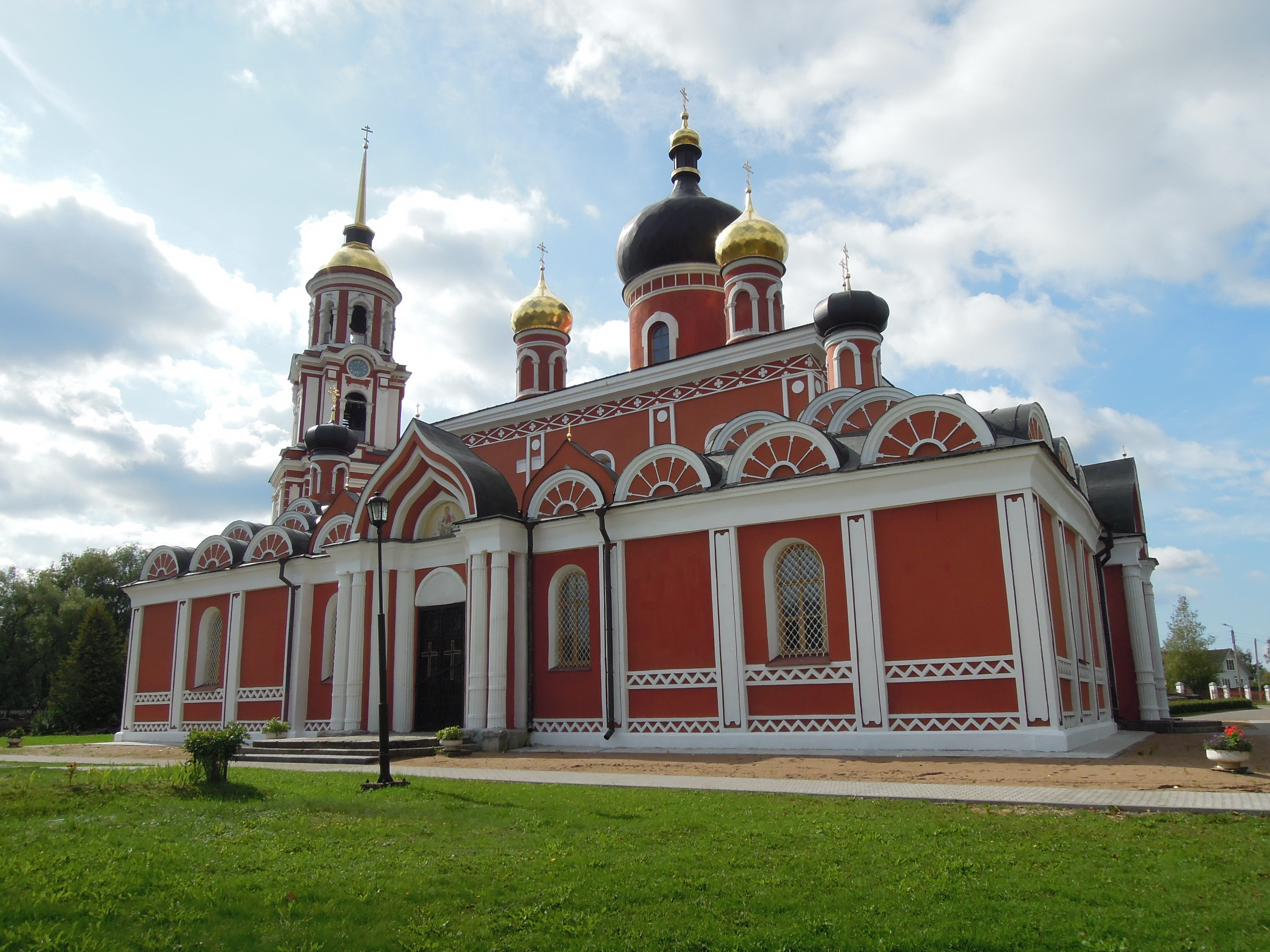 Воскресенский собор Старая Русса исторический цвет