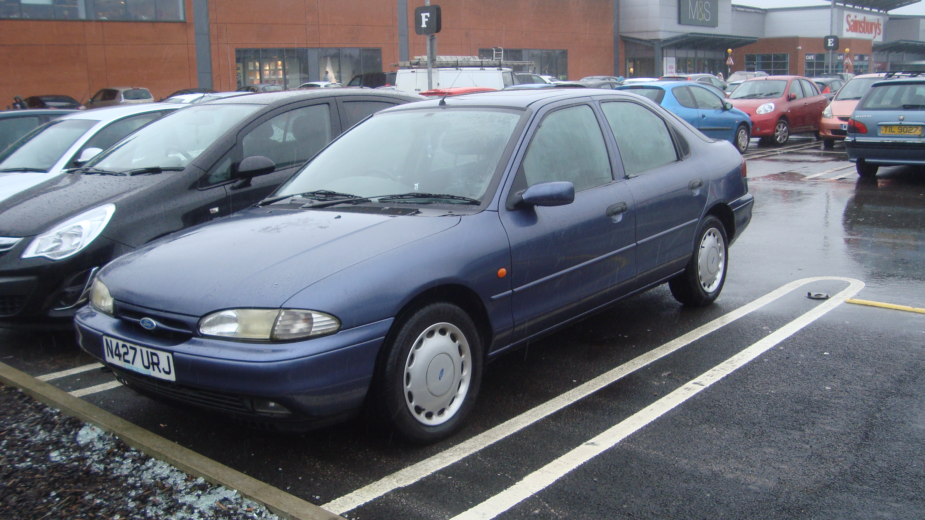 Форд мондео 1.6 купить. Ford Mondeo 1995 1.8. Ford Mondeo 1 1995 хэтчбек. Форд Мондео 2 1995. Ford Mondeo 1 .8 at, 1995.