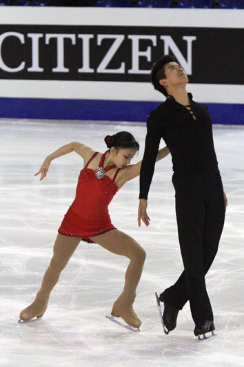 File:2010 Junior Worlds Pairs - Narumi TAKAHASHI - Mervin TRAN - 4335a.jpg