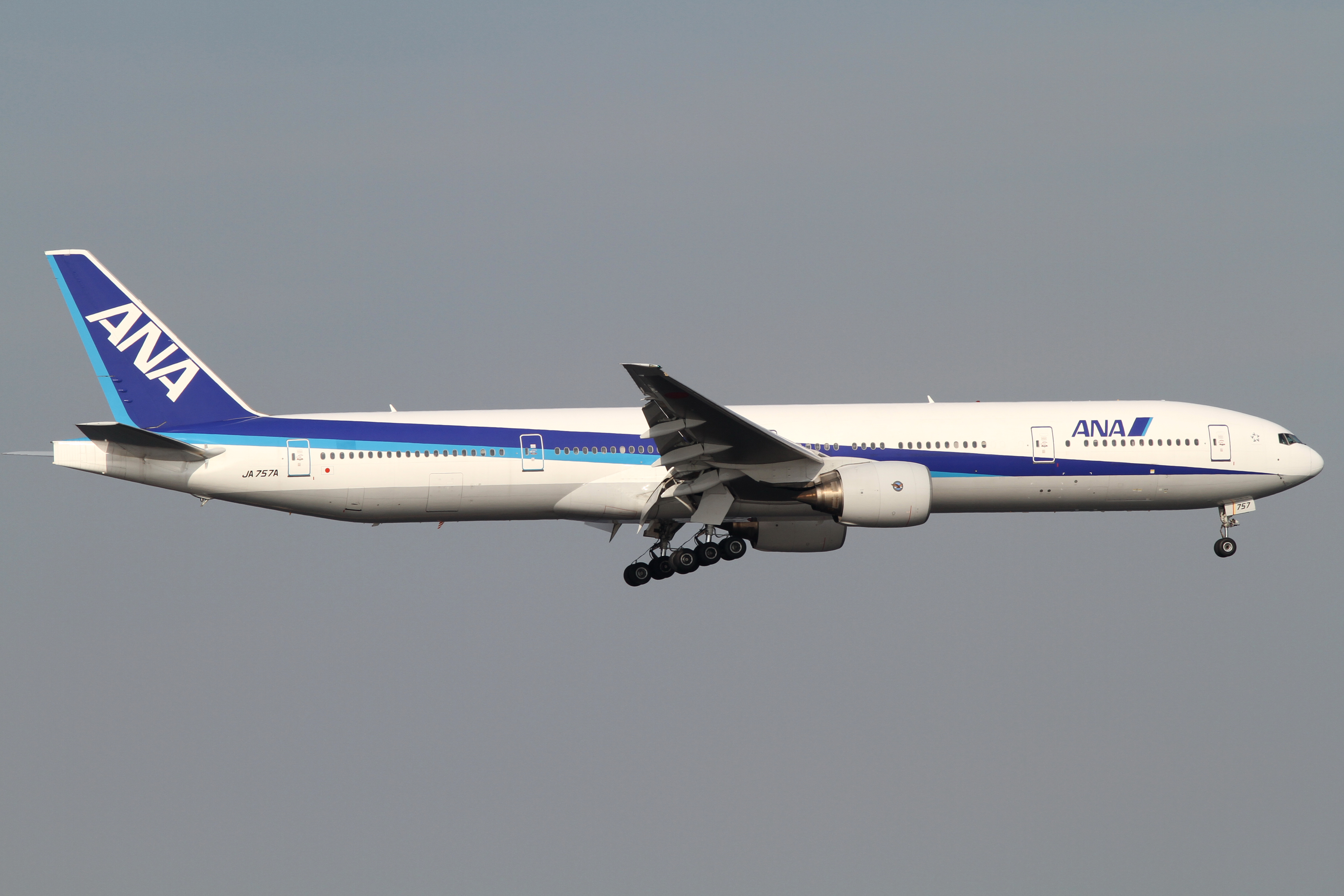 File:ANA B777-300(JA757A) (5008406800).jpg - Wikimedia Commons