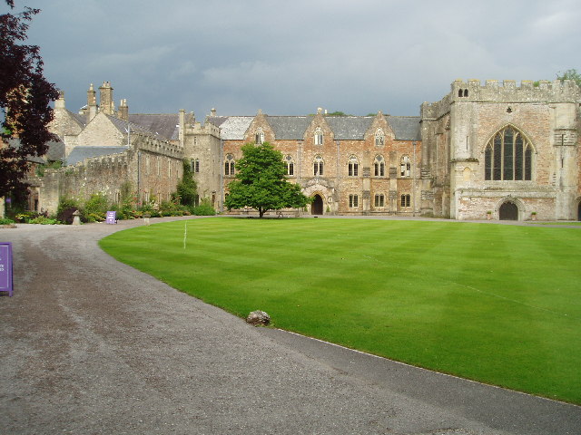 File:Bishop's Palace at Wells - geograph.org.uk - 32792.jpg