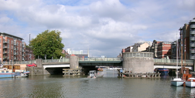 File:Bridge at Redcliffe Way (geograph 2093312).jpg