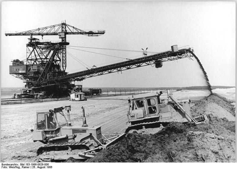 File:Bundesarchiv Bild 183-1986-0826-006, Lohsa, Tagebau, Rekultivierung.jpg