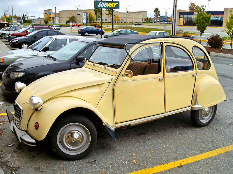 File:Citroen 2 CV - panoramio.jpg