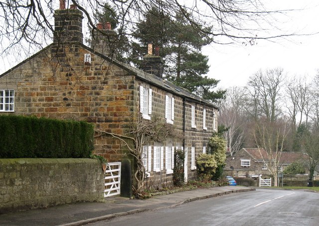 File:Cottages on Follifoot Lane - geograph.org.uk - 1140547.jpg