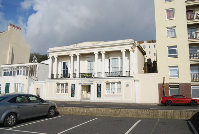 File:Crown House, The Marina - geograph.org.uk - 2341587.jpg