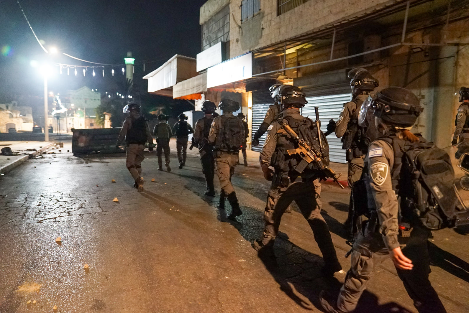 Военное нападение. Беспорядки на улицах Израиля. Жители Израиля.