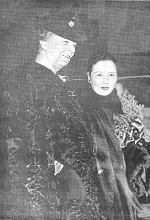 File:Eleanor Roosevelt with Soong May-ling2.jpg