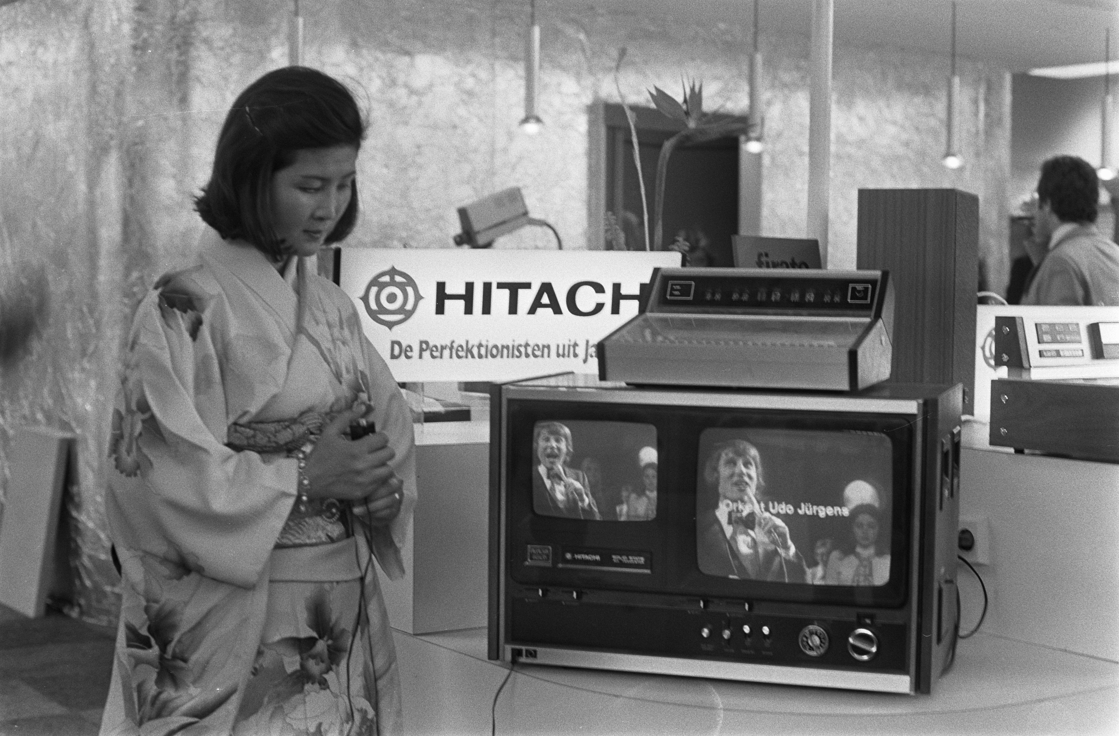 Тв 2 телефоны. Hitachi Memory Vision.