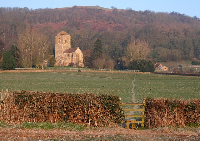 File:Footpath Through South Field - geograph.org.uk - 691899.jpg