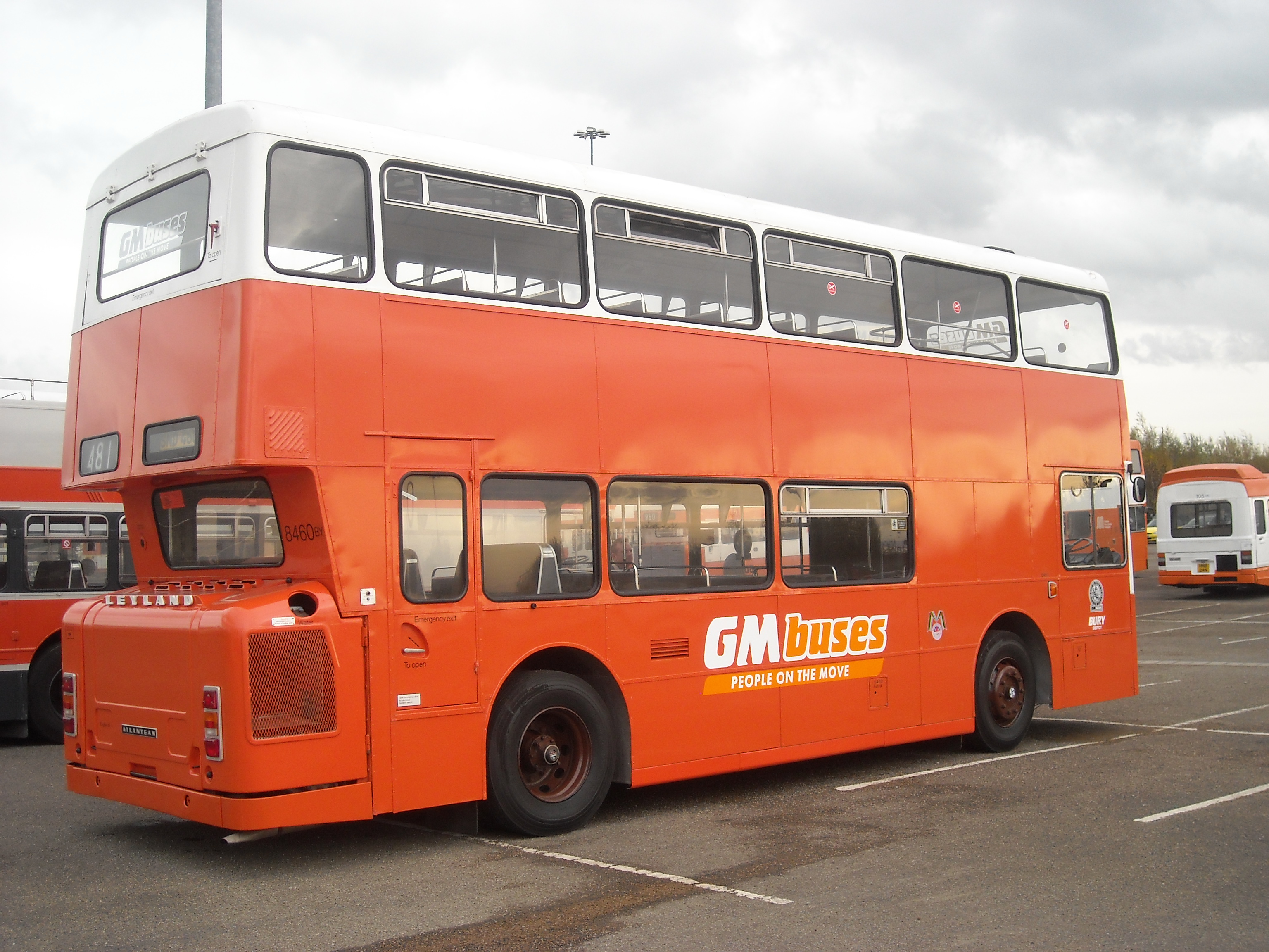 Двухэтажный автобус оранжевый. Автобус Анди. Автобусы оранжевого цвета в России. Туристические автобусы оранжевого цвета в России.