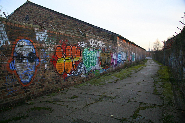 File:Graffiti, Melville Lane - geograph.org.uk - 1157341.jpg