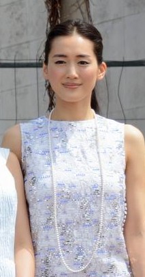 Haruka Ayase - la actriz la celebridad hermosa, linda,  de la ascendencia Japones en 2023