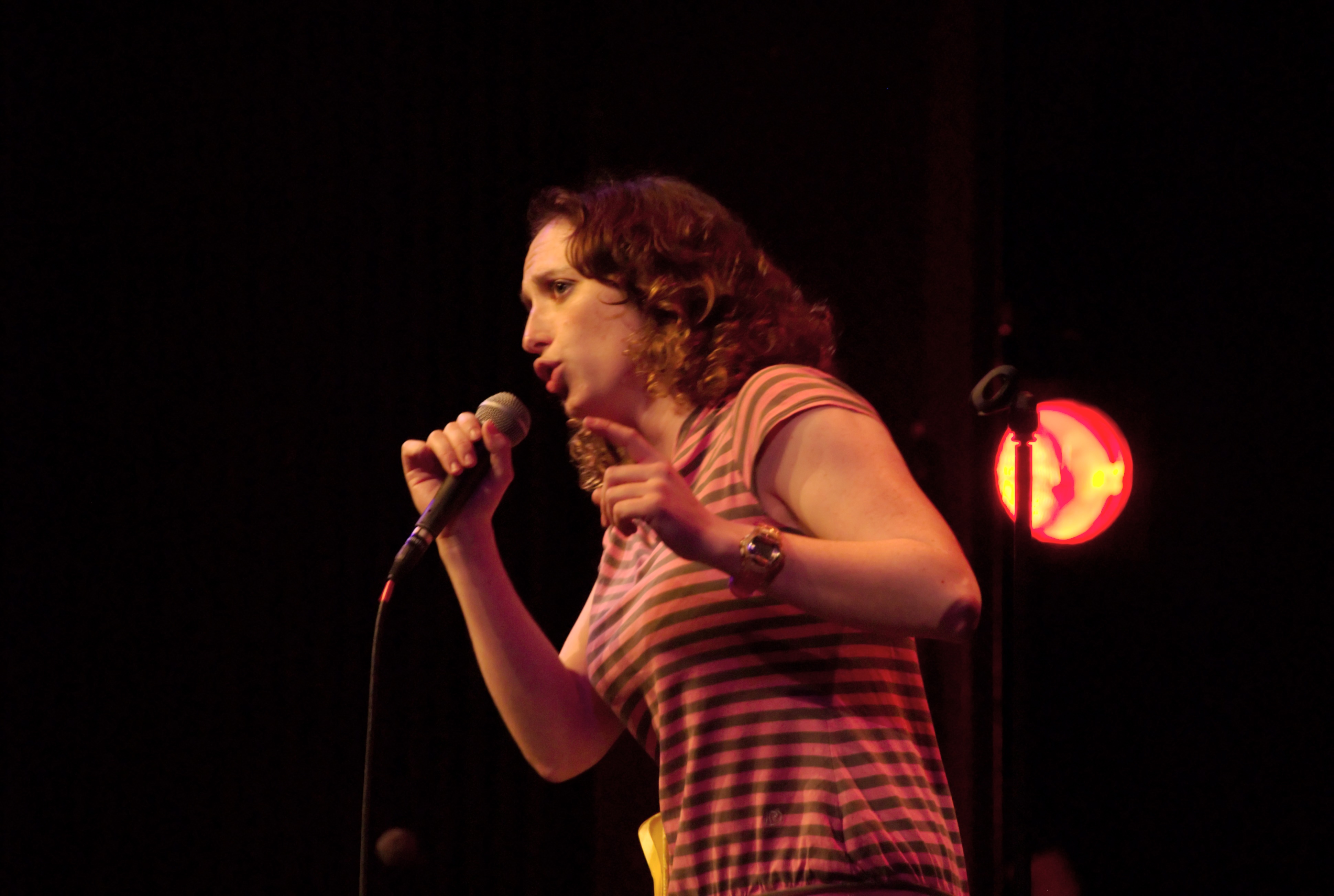 Suttie performing in 2007