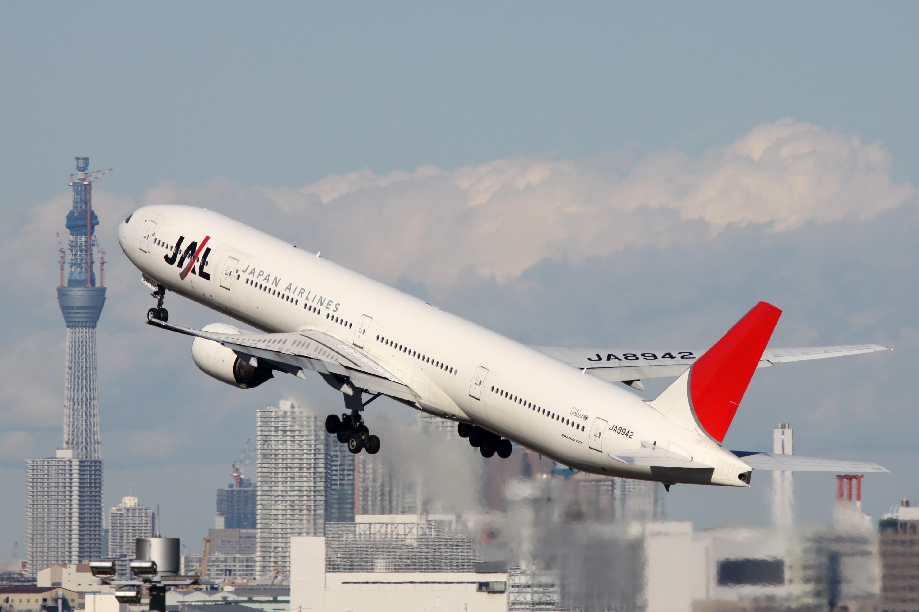 File:JAL B777-300(JA8942) (5292714135).jpg - Wikipedia