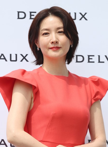 l to r) Actress Lee Young Ae, chairman & CEO of Louis Vuitton Yves