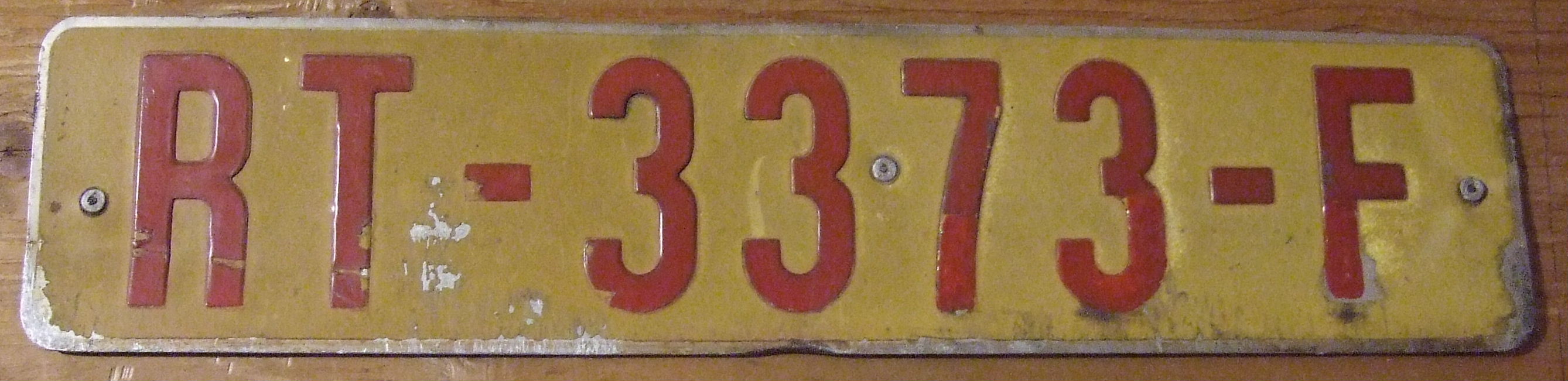 https://upload.wikimedia.org/wikipedia/commons/a/a1/License_plate_of_Togo.jpg