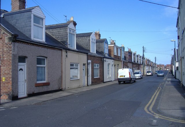 File:Londonderry Street, New Silksworth - geograph.org.uk - 405642.jpg