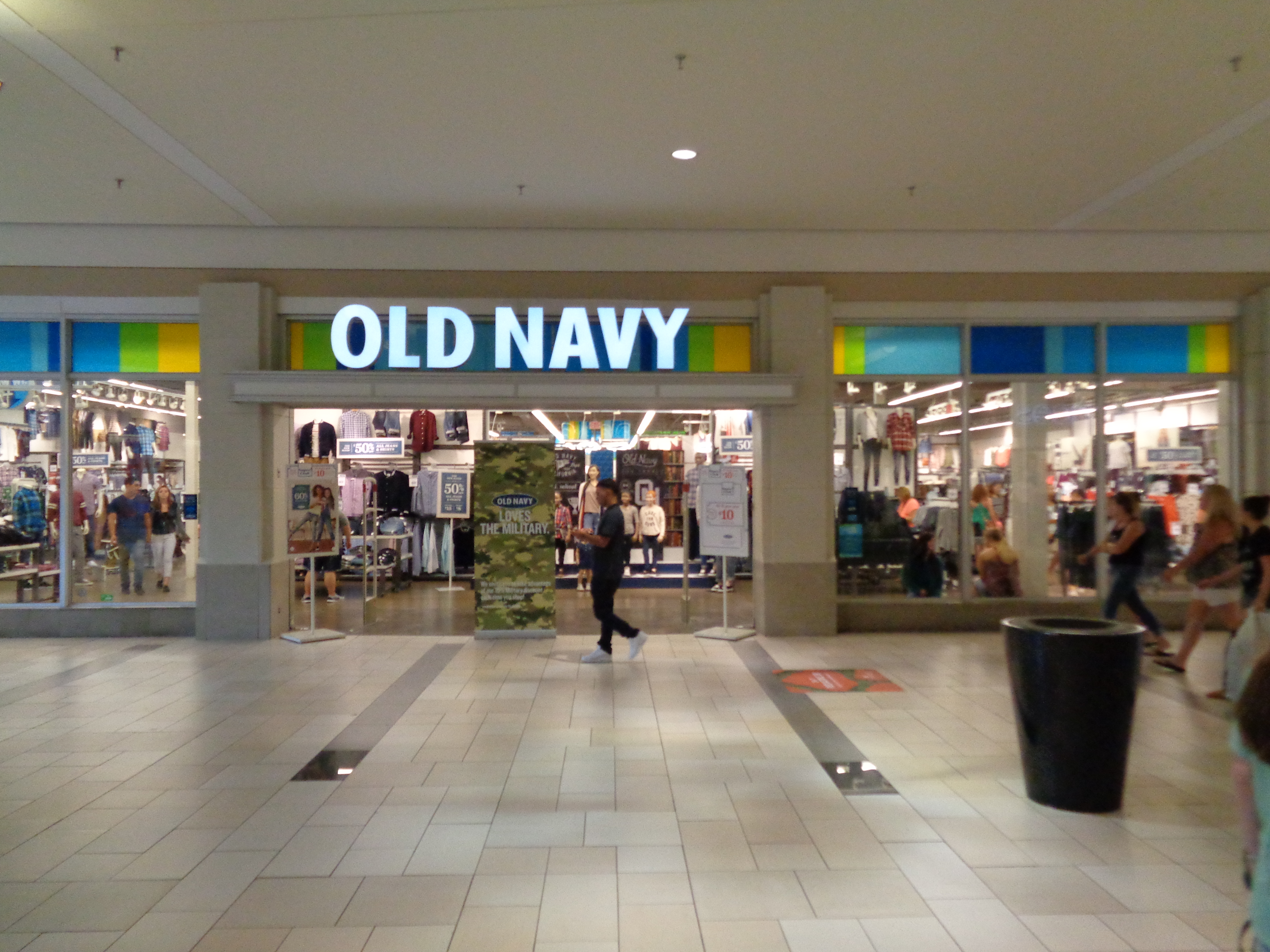 File Old Navy Orange Park Mall Jpg Wikimedia Commons