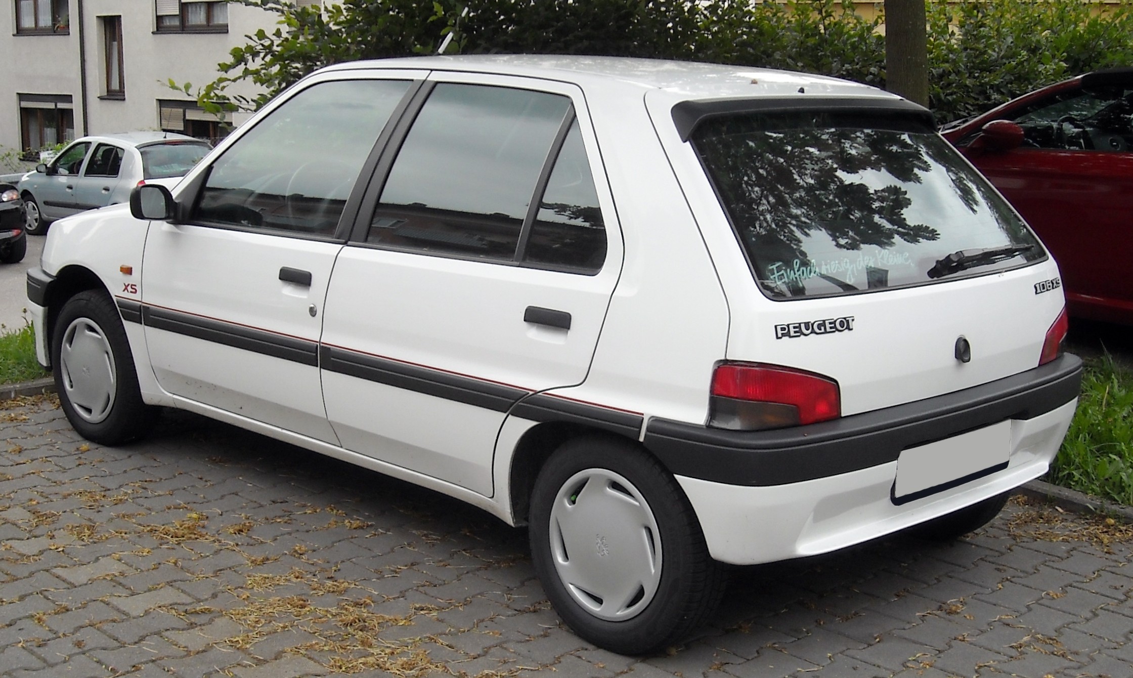 https://upload.wikimedia.org/wikipedia/commons/a/a1/Peugeot_106_XS%2C_rear_left_20090730.jpg