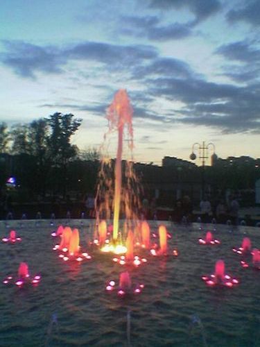 File:Reutov fountain.jpg