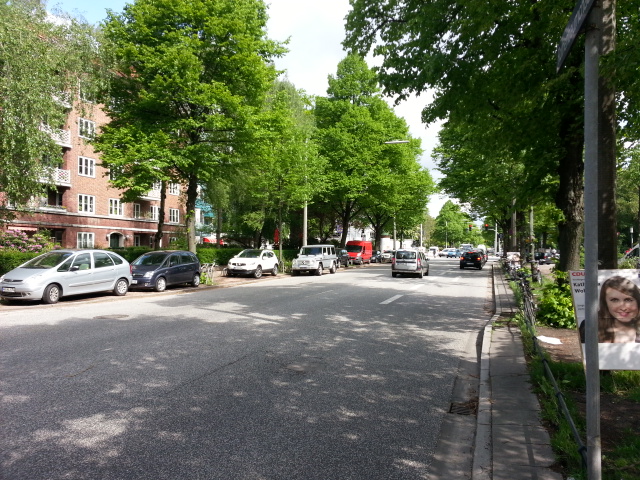 File:Rothenbaumchaussee looking toward Hallerstrasse - geo.hlipp.de - 36235.jpg