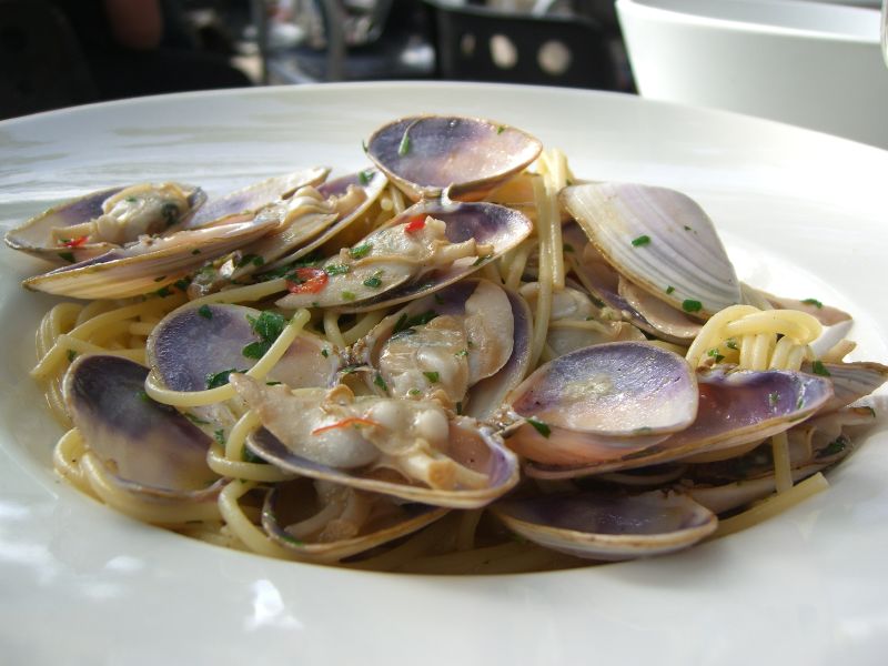 File:Spaghetti alle vongole, Cafe a Taglio, St. Kilda.jpg