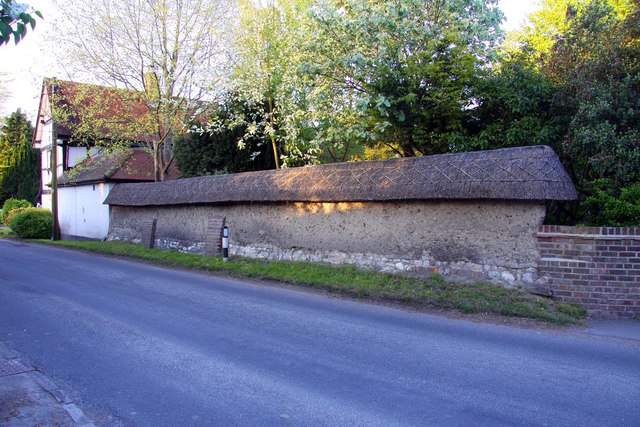 File:Thatched wall in West Hagbourne - geograph.org.uk - 1288941.jpg