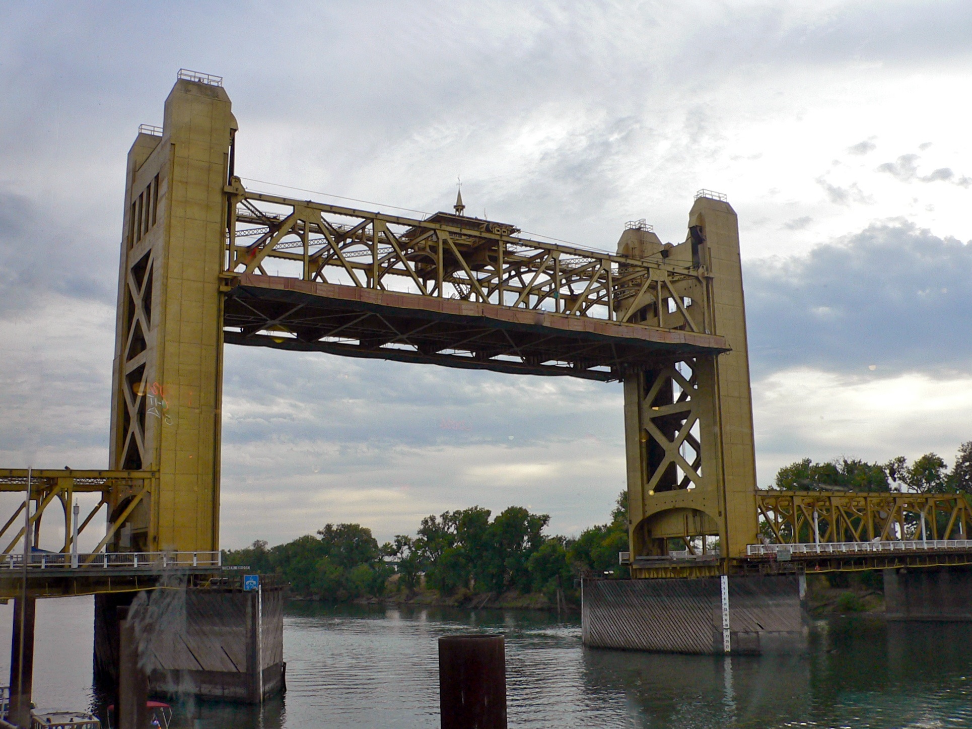 tower bridge sacramento history