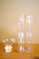 A plastic bottle with its neck cut off, to make a bottle trap Ukebin 2.jpg