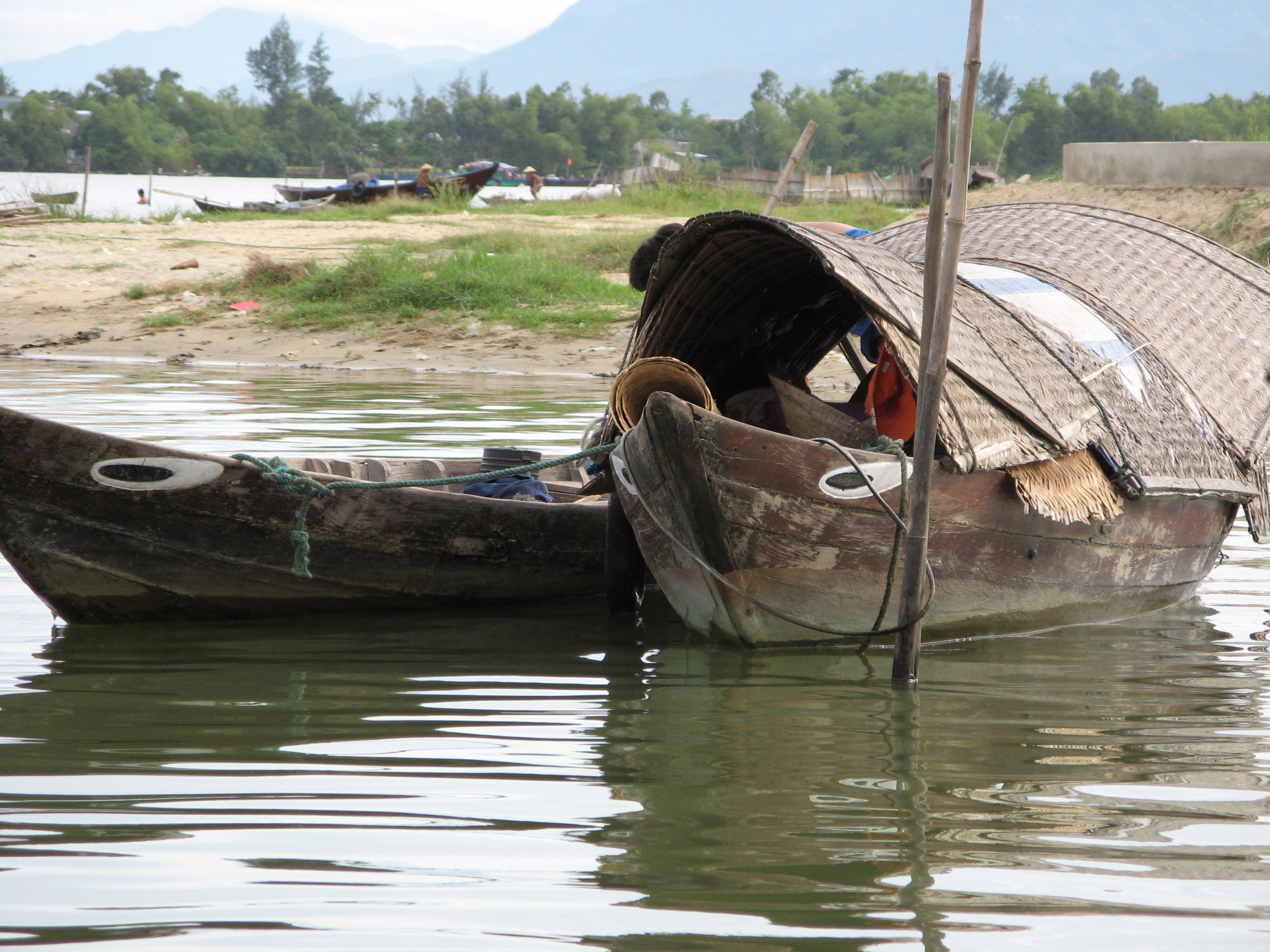 File:Vietnamese fishing boat 02.jpg - Wikipedia