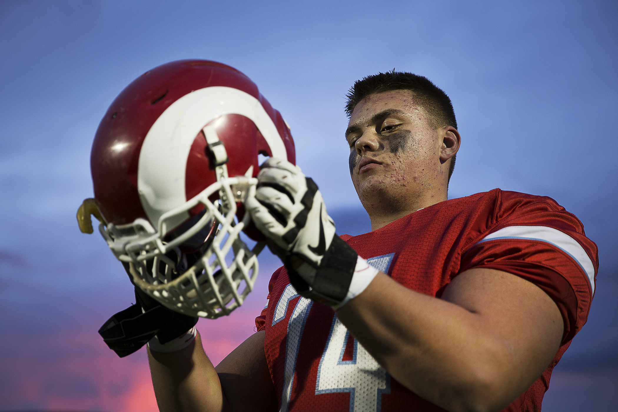 File:Yakima football star, University of Oregon commit selected for  Marines' 2015 Semper Fidelis All-American Bowl 141031-M-MM918-006.jpg -  Wikimedia Commons