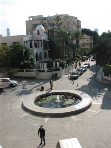 File:כיכרביאליקתלאביב.JPG