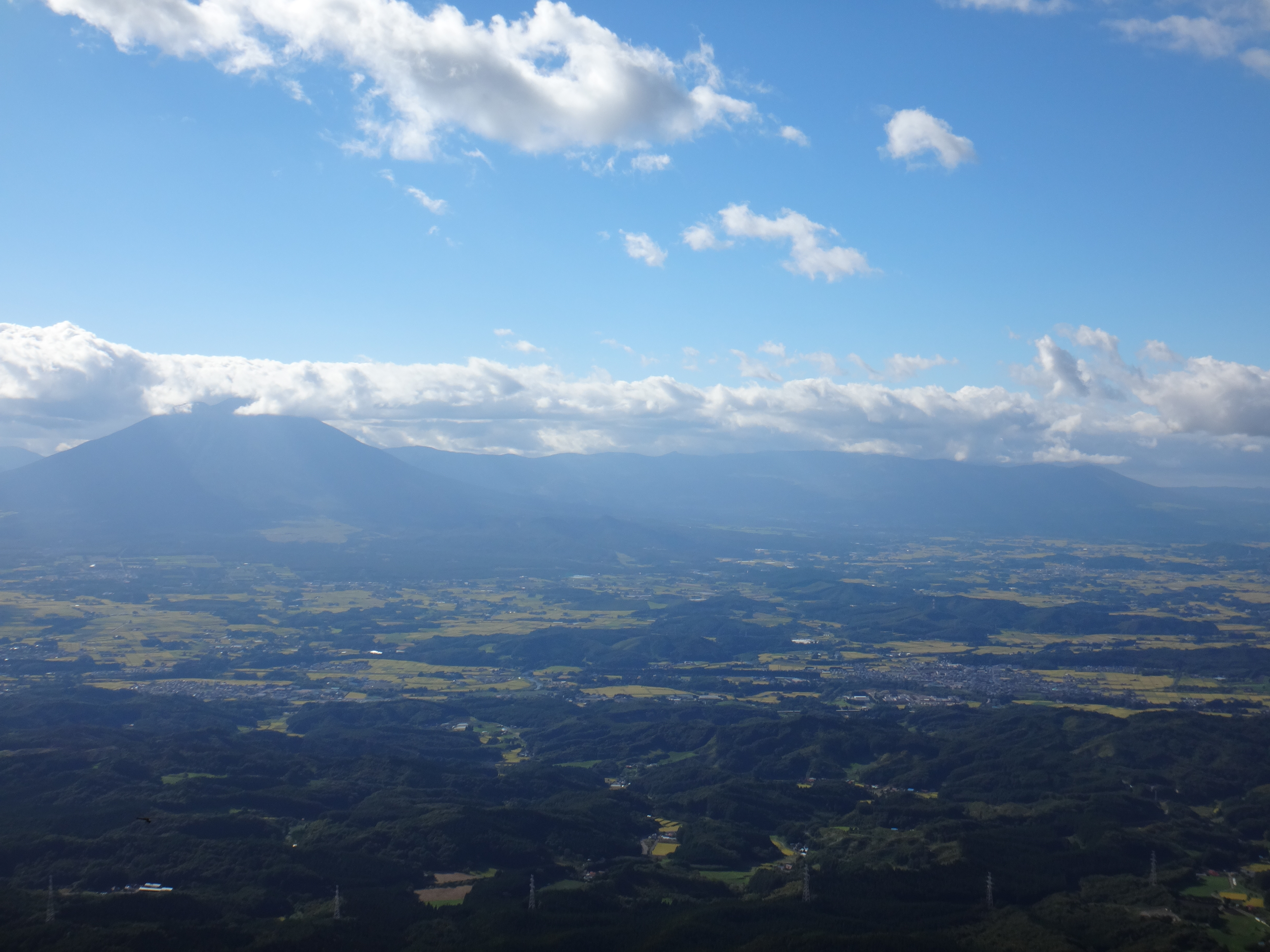 File 姫神山から岩手山 左 と八幡平 右 を望む Jpg Wikimedia Commons