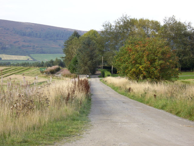 File:Access to The Brathens - geograph.org.uk - 980538.jpg