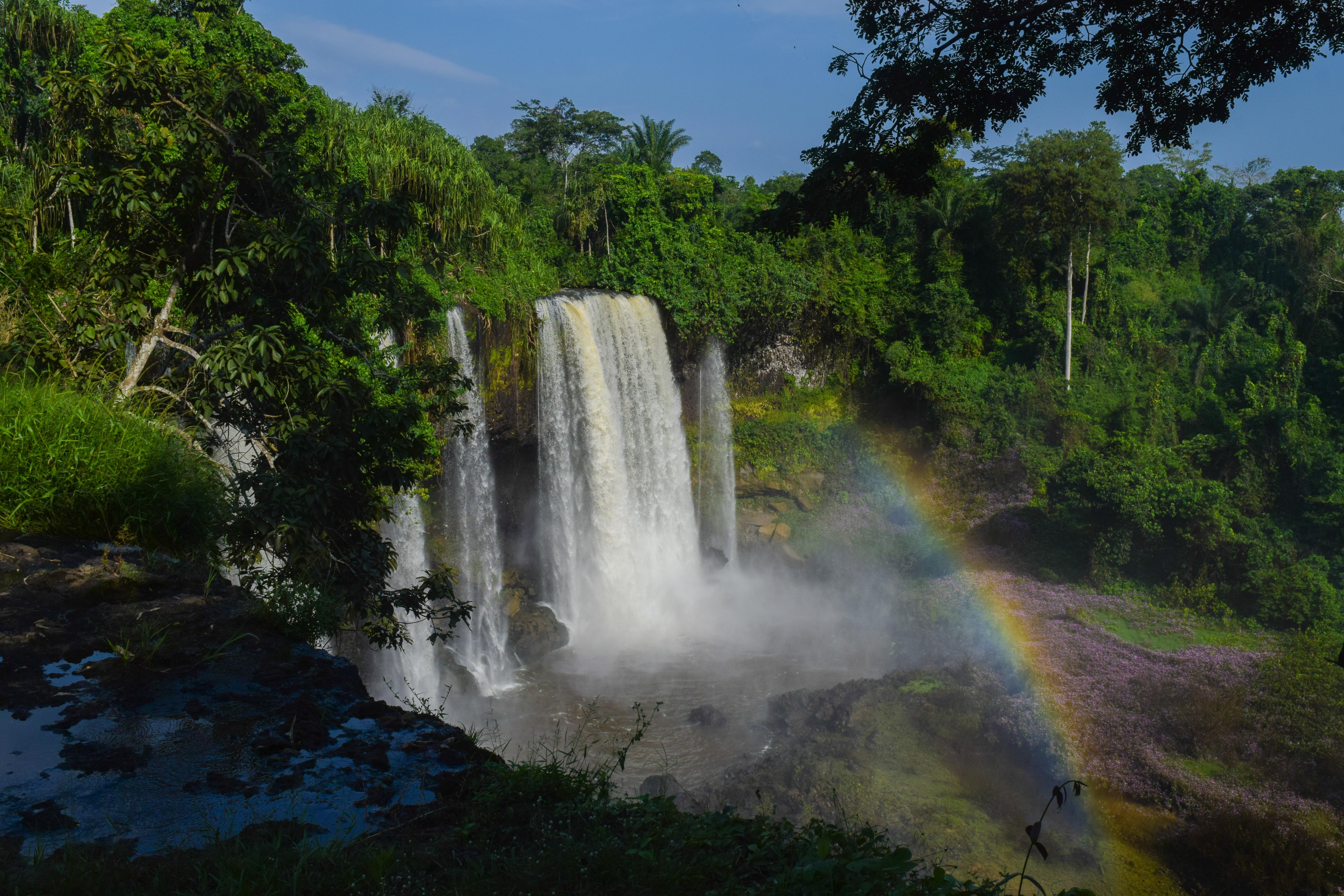 Cross river. Водопады Нигерии. Нигерийский водопад. Кросс Ривер Нигерия. Agbokim Waterfalls near Ikom, Cross River State, Nigeria.