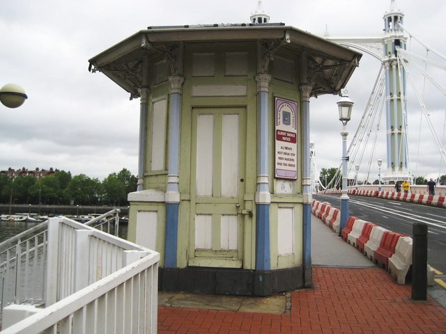 File:Battersea - Albert Bridge kiosk - geograph.org.uk - 828618.jpg