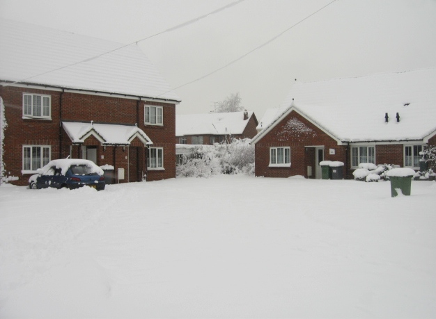 File:Corner housing - Baynard Close - geograph.org.uk - 1650127.jpg