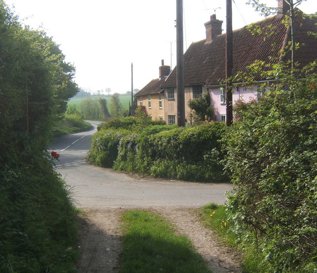 File:Cottages by corner in B1078 - geograph.org.uk - 789993.jpg