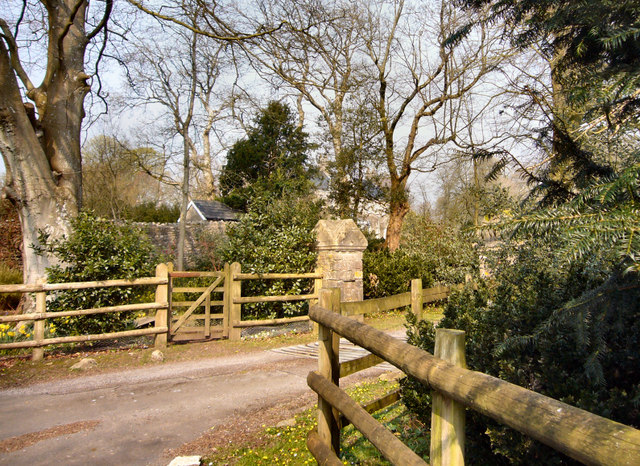 File:Entrance to Pwllywrach - geograph.org.uk - 380183.jpg