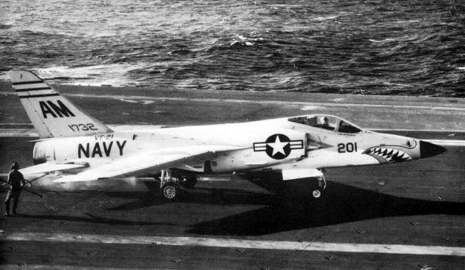 Datei:F11F-1 VF-21 CVA-61 1957.jpeg