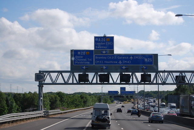 File:Gantry, M25 junction 3 - geograph.org.uk - 2028653.jpg