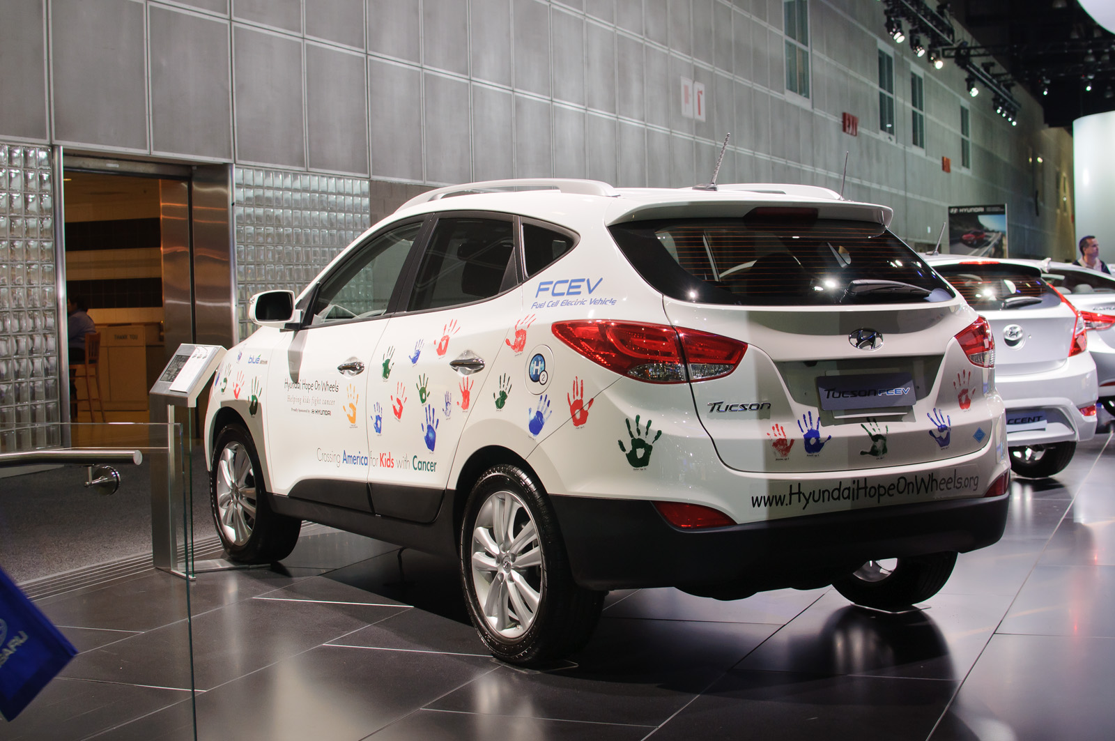 File:Hyundai Tucson Fuel Cell Electric (Korea Domestic, prototype) - Flickr  - skinnylawyer.jpg - Wikimedia Commons