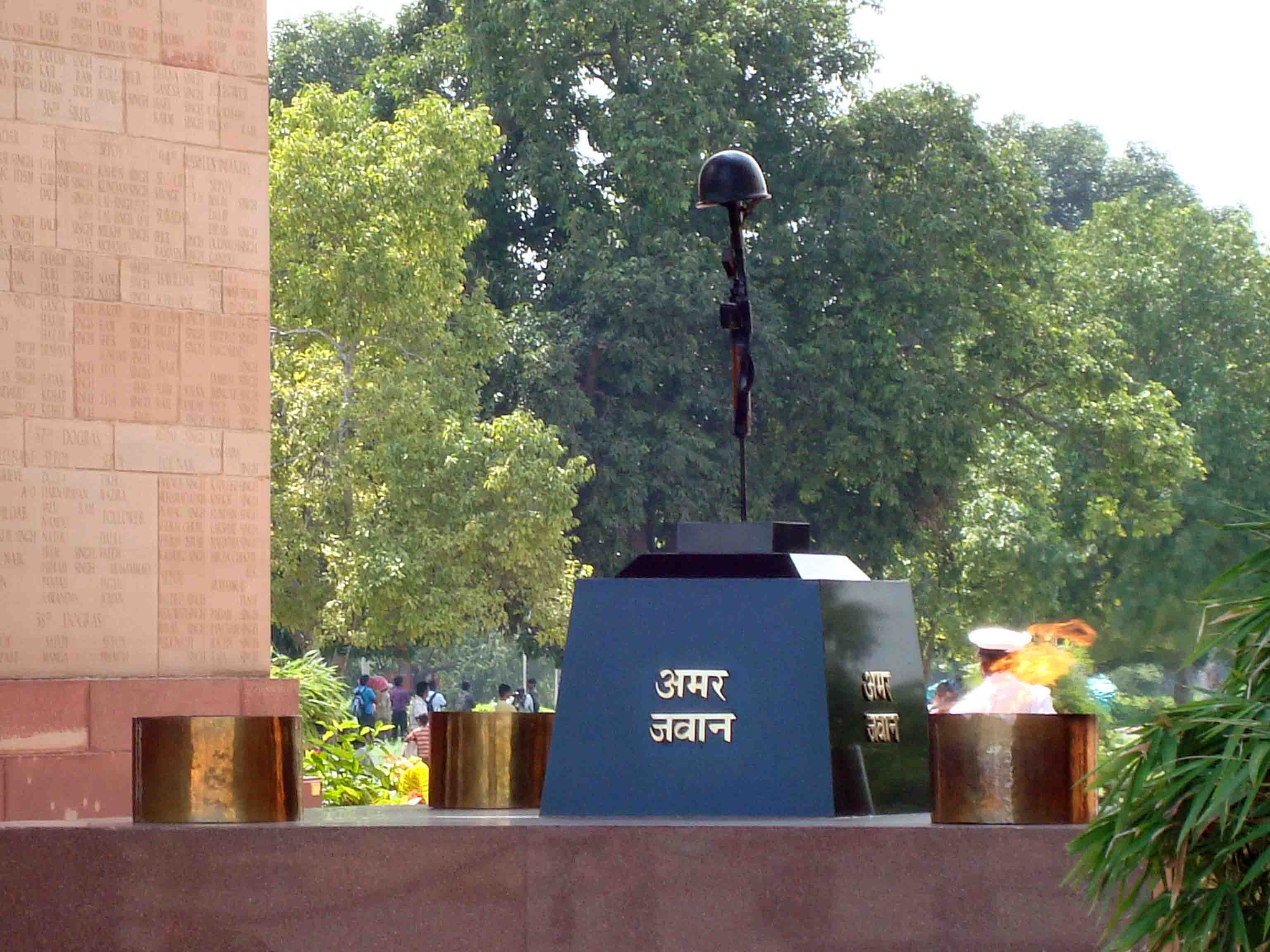 Amar Jawan Jyoti (the flame of the immortal soldier) | Statues & Monuments  | Buildings & Architecture | Pixoto