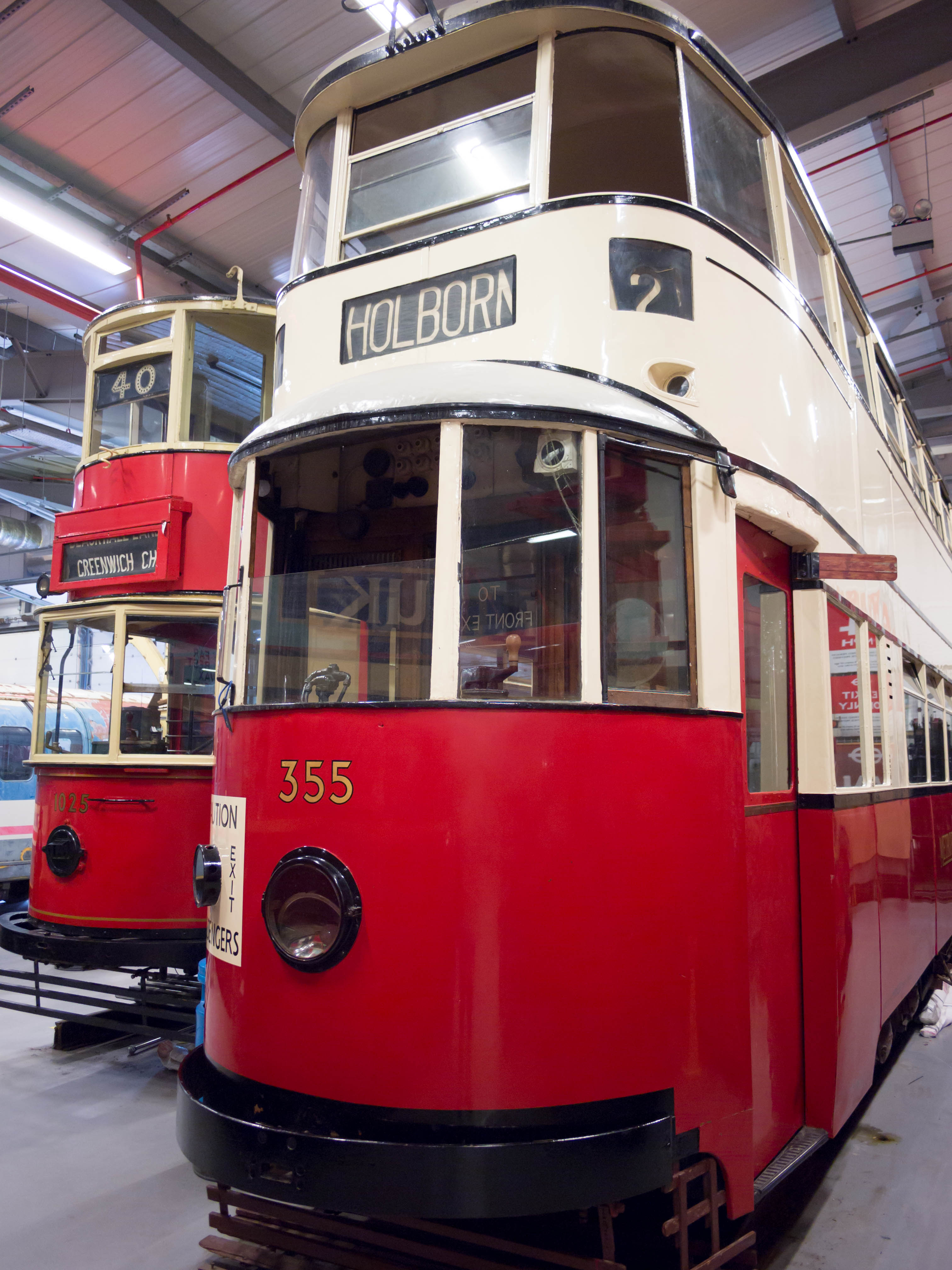Трамвай по английски. Лондон trams. Трамвай Лондон. Трамвай Feltham tram (UCC) 1931. Трамвай на английском.