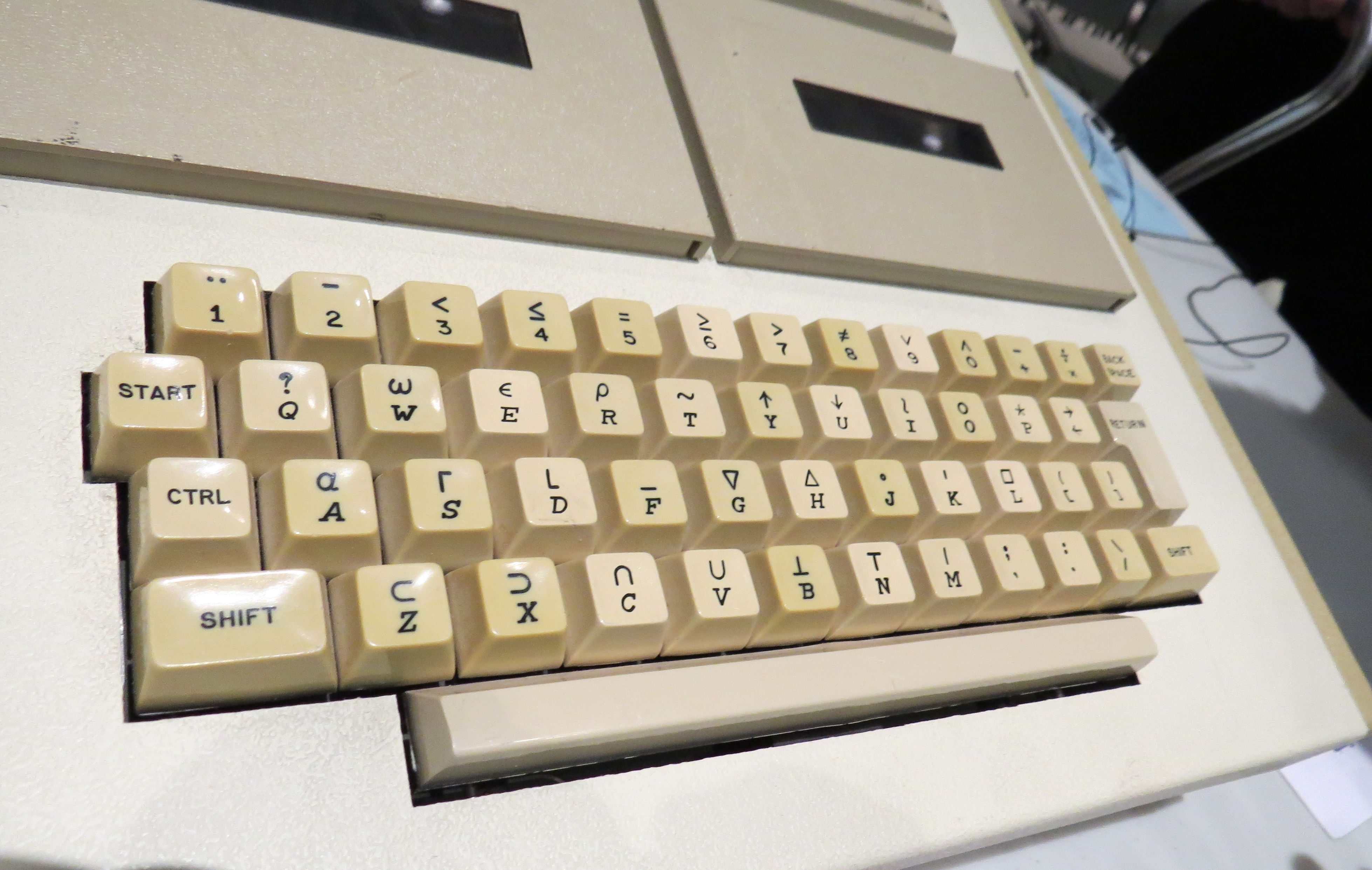 MCM_Model_70_microcomputer_1974_APL_keyboard.jpg