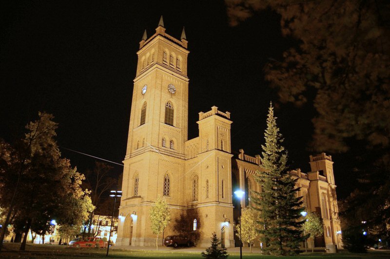 File:Nighshot of the Trinity Church in Vaasa.jpg