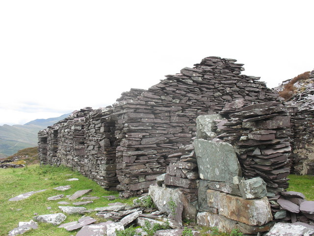 File:Old buildings at Cefn-du Quarry - geograph.org.uk - 229847.jpg